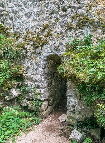 File:Ancient synagogue in Peyrusse-le-Roc 04.jpg